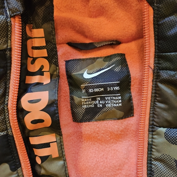 Toddler Boys Nike Puffer Jacket with hood - Picture 2 of 3